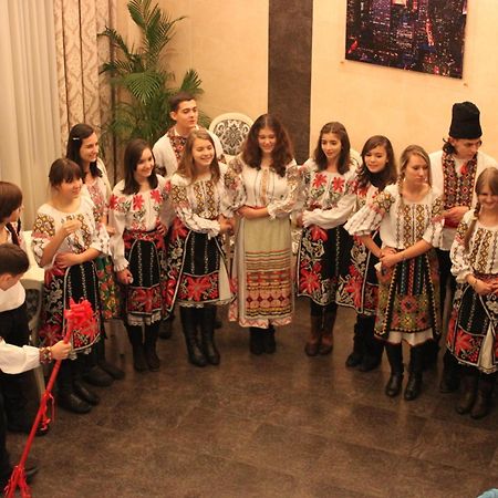 Manhattan Hotel & Restaurant Кишинев Екстериор снимка