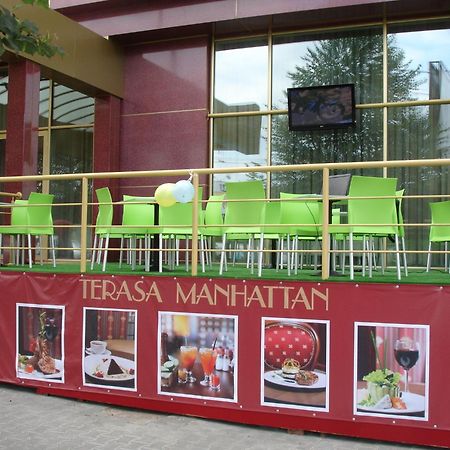 Manhattan Hotel & Restaurant Кишинев Екстериор снимка
