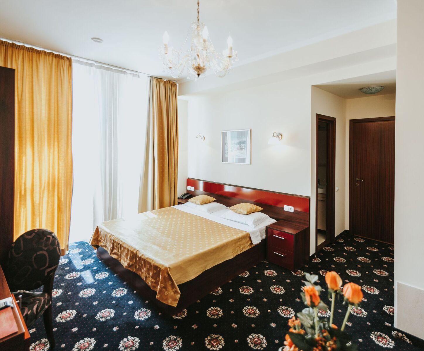 Manhattan Hotel & Restaurant Кишинев Екстериор снимка
