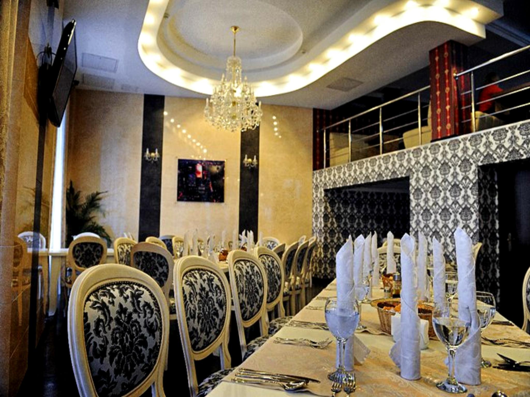 Manhattan Hotel & Restaurant Кишинев Екстериор снимка