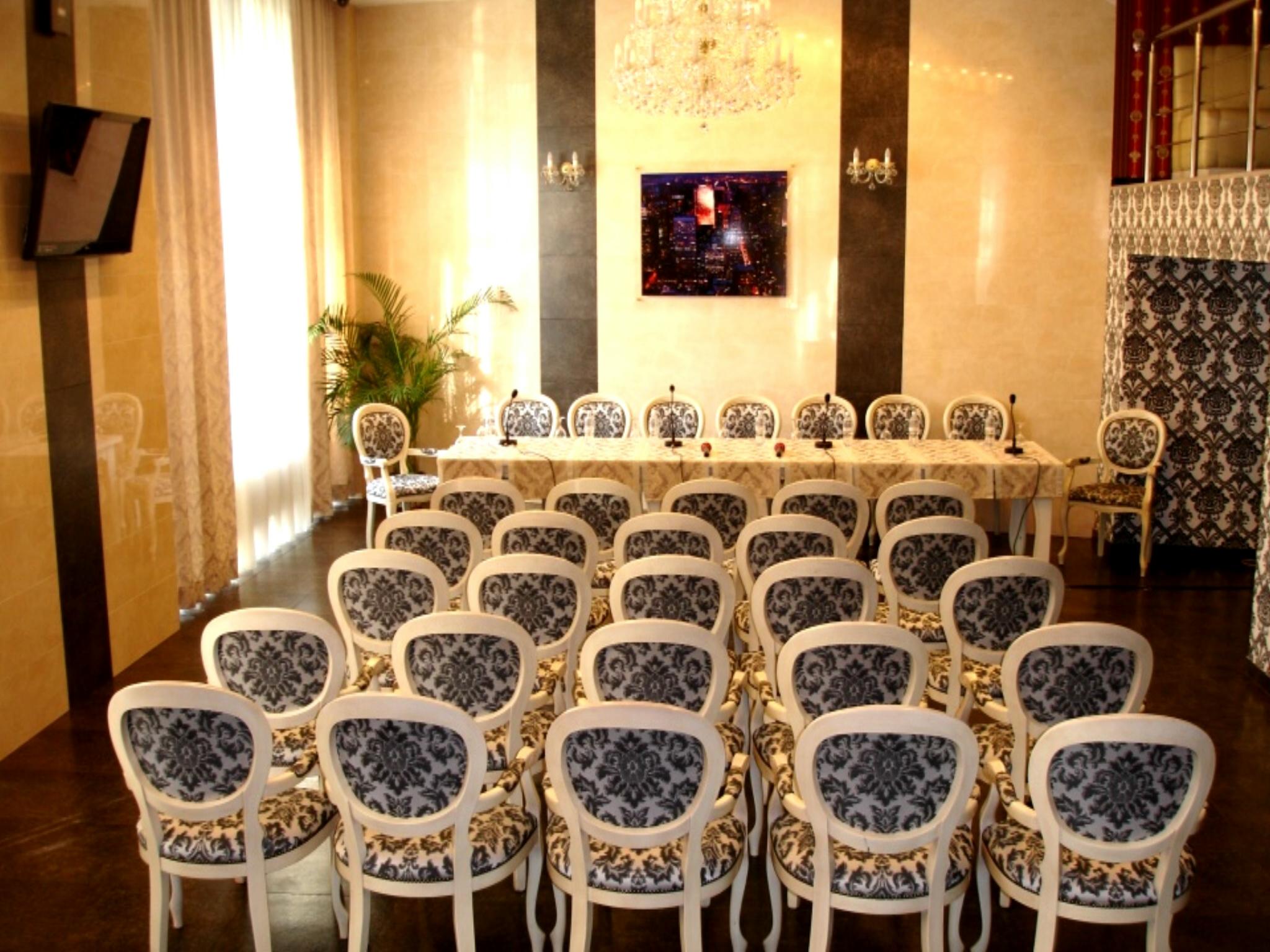 Manhattan Hotel & Restaurant Кишинев Екстериор снимка