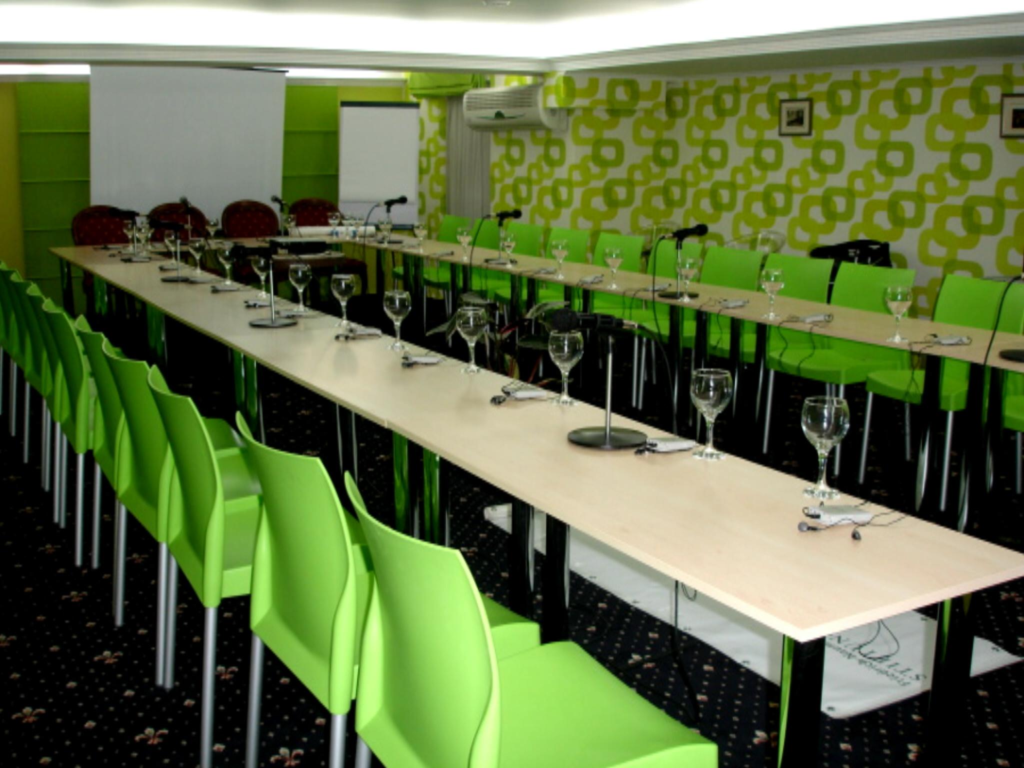 Manhattan Hotel & Restaurant Кишинев Екстериор снимка