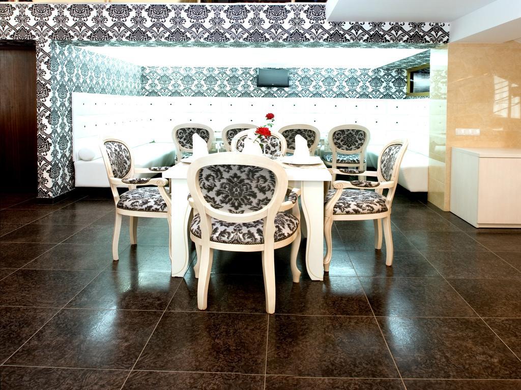 Manhattan Hotel & Restaurant Кишинев Ресторант снимка