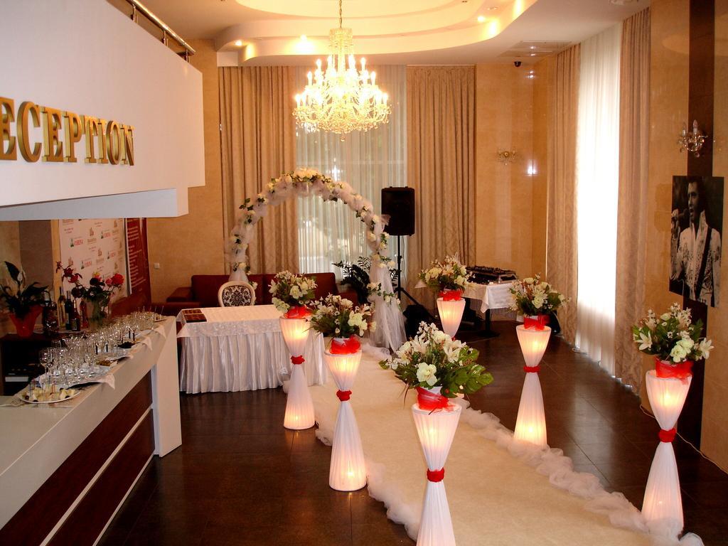 Manhattan Hotel & Restaurant Кишинев Екстериор снимка