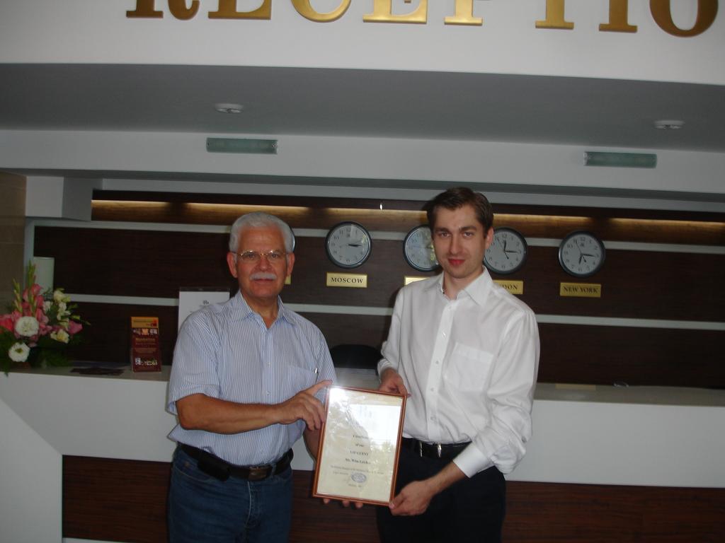 Manhattan Hotel & Restaurant Кишинев Екстериор снимка