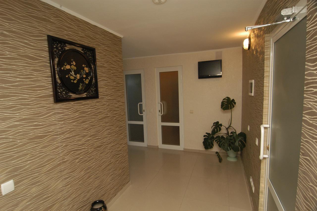 Manhattan Hotel & Restaurant Кишинев Екстериор снимка