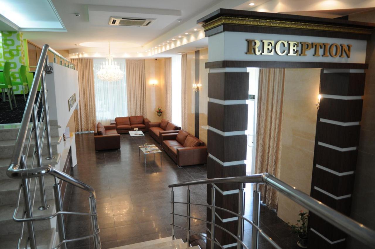 Manhattan Hotel & Restaurant Кишинев Екстериор снимка