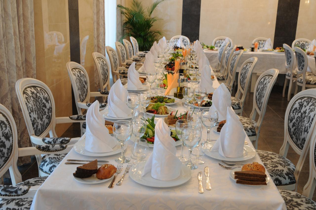 Manhattan Hotel & Restaurant Кишинев Екстериор снимка