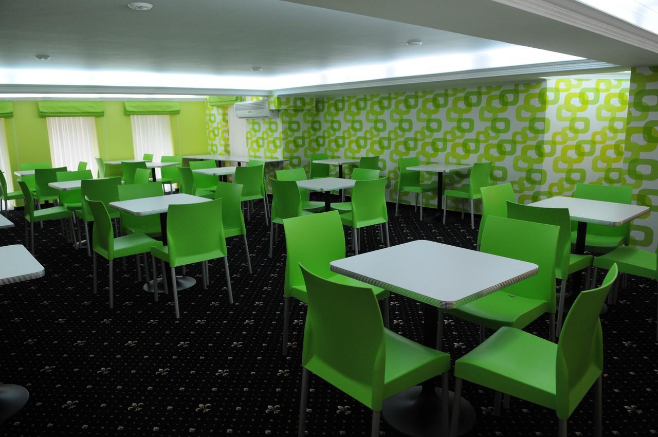 Manhattan Hotel & Restaurant Кишинев Екстериор снимка
