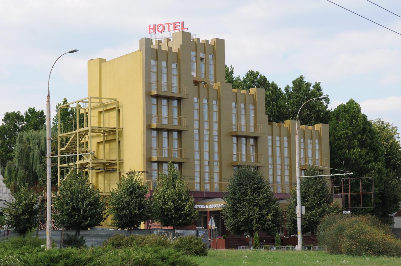 Manhattan Hotel & Restaurant Кишинев Екстериор снимка