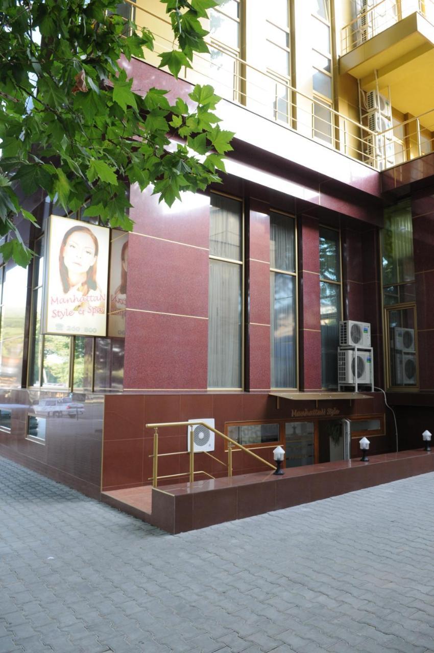 Manhattan Hotel & Restaurant Кишинев Екстериор снимка