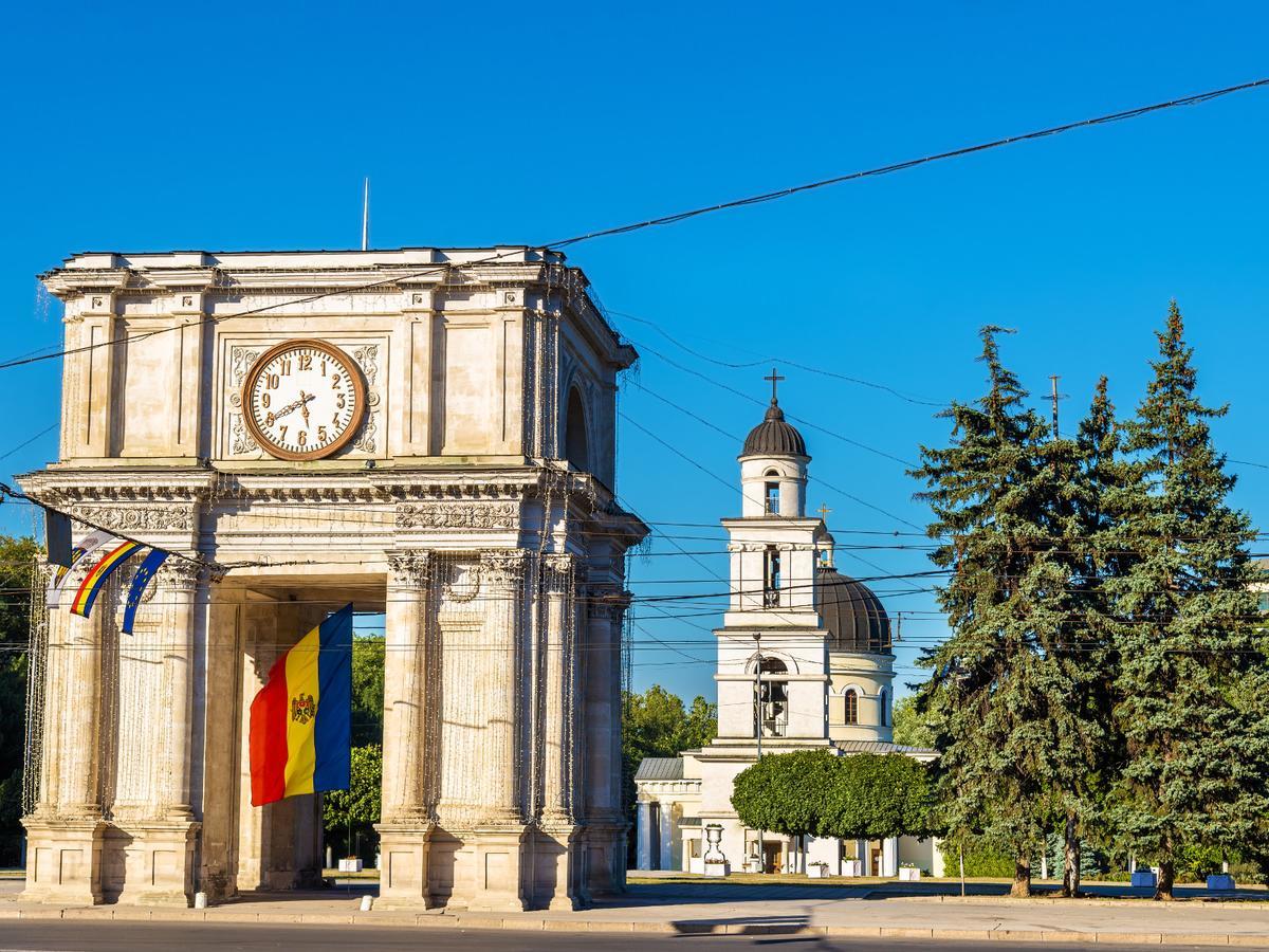 Manhattan Hotel & Restaurant Кишинев Екстериор снимка