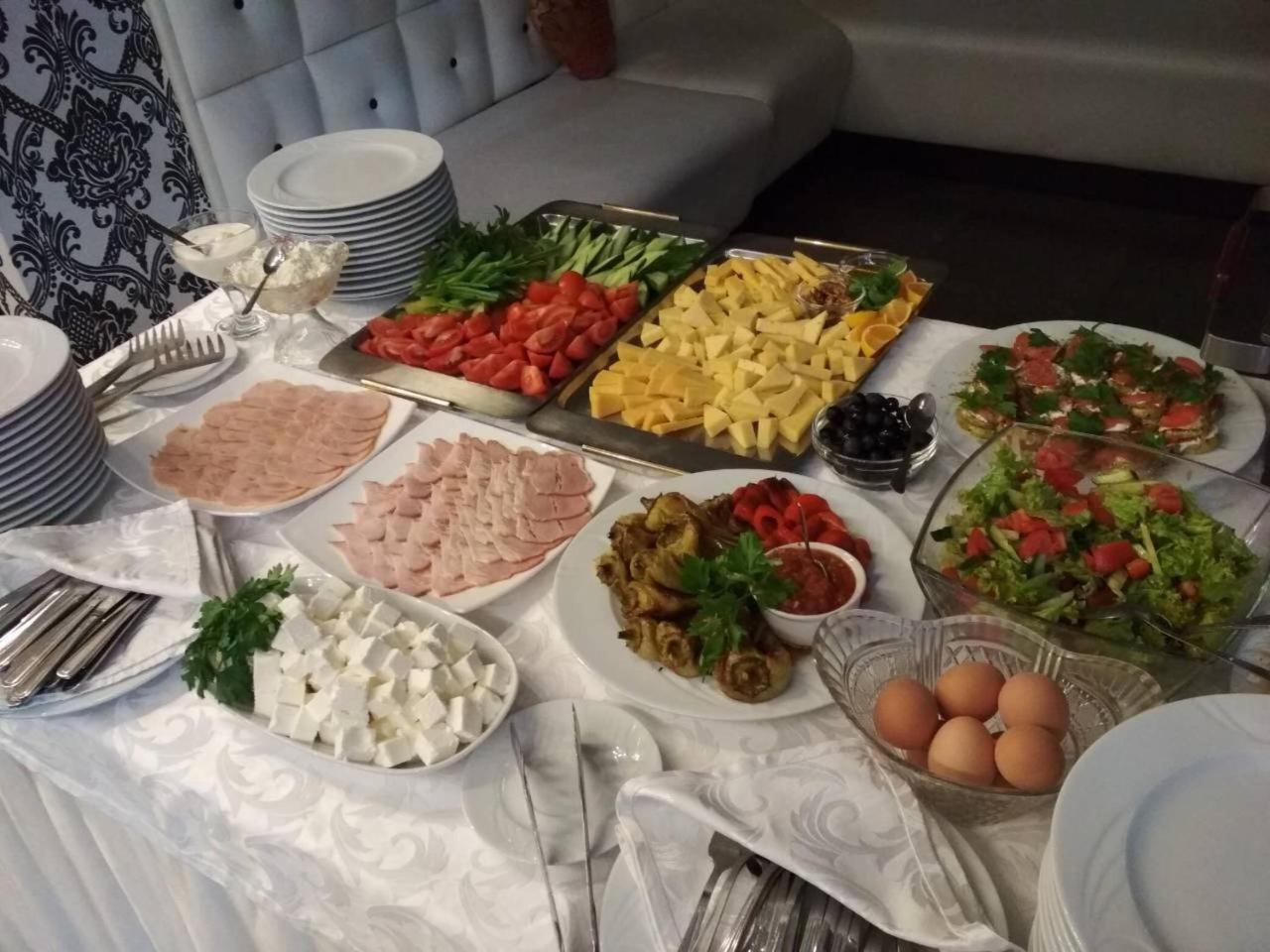 Manhattan Hotel & Restaurant Кишинев Екстериор снимка